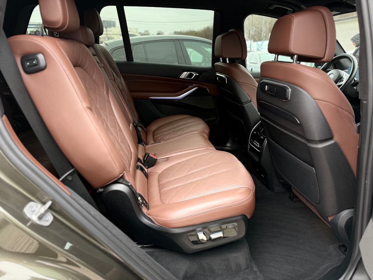 BMW X7 4.0i 2023 — Миниатюра 26