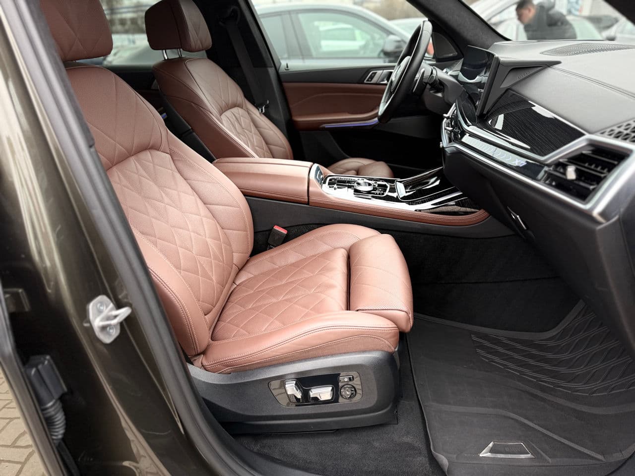 BMW X7 4.0i 2023 — Миниатюра 22