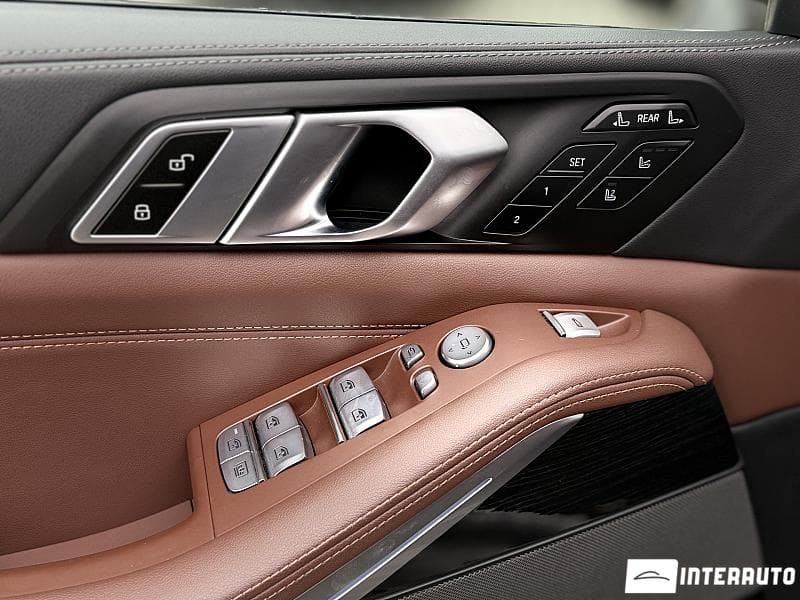 BMW X7 4.0i 2023 — Миниатюра 10