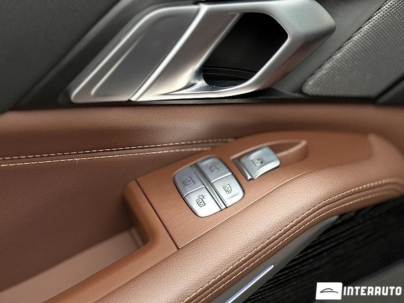 BMW X7 4.0i 2023 — Миниатюра 23