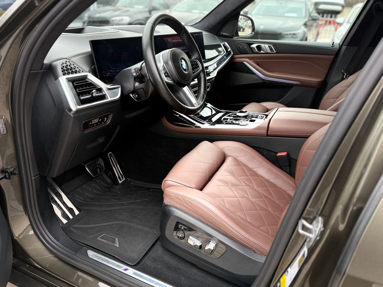 BMW X7 4.0i 2023 — Миниатюра 7