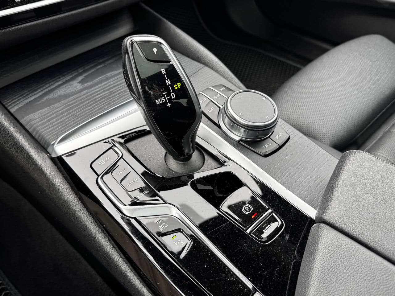 2023 BMW 530e — Miniatură 12