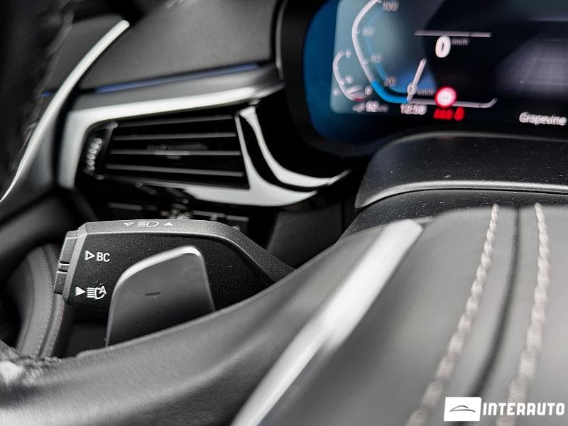 2023 BMW 530e — Miniatură 16