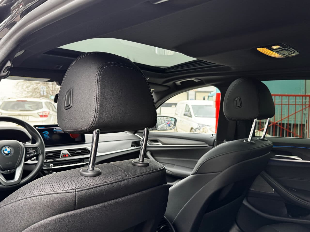 2023 BMW 530e — Miniatură 18