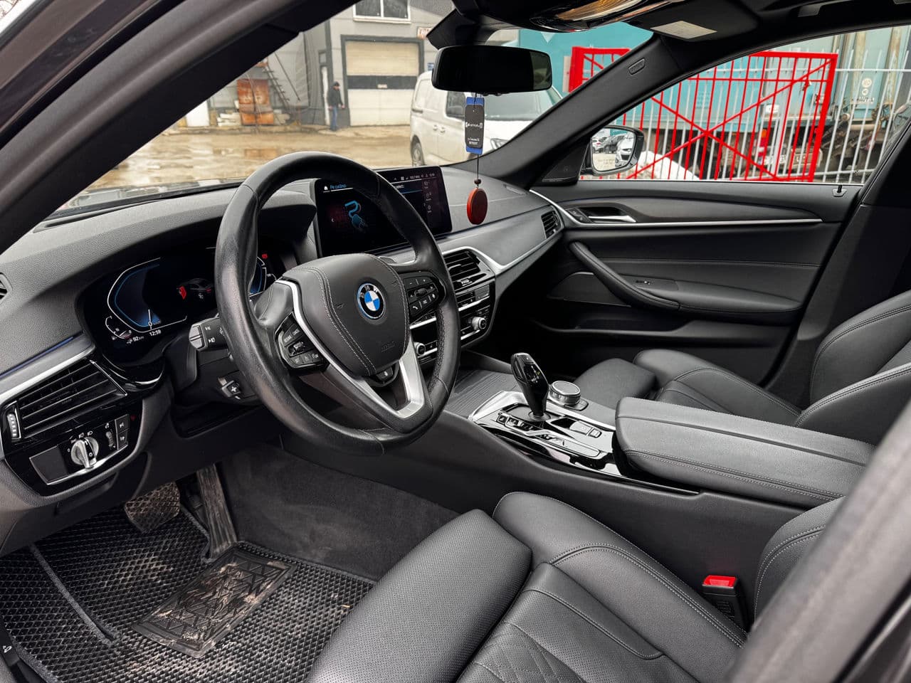 2023 BMW 530e — Miniatură 6