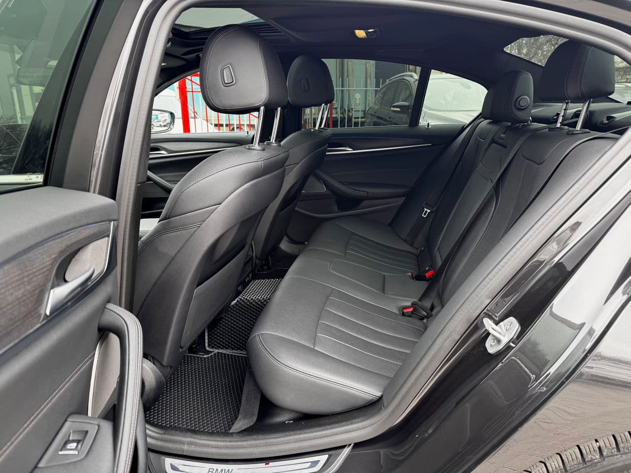 2023 BMW 530e — Miniatură 20