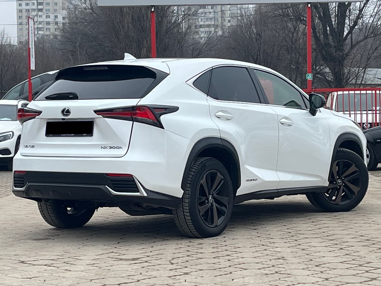 Lexus NX 300H 2018 — Миниатюра 2