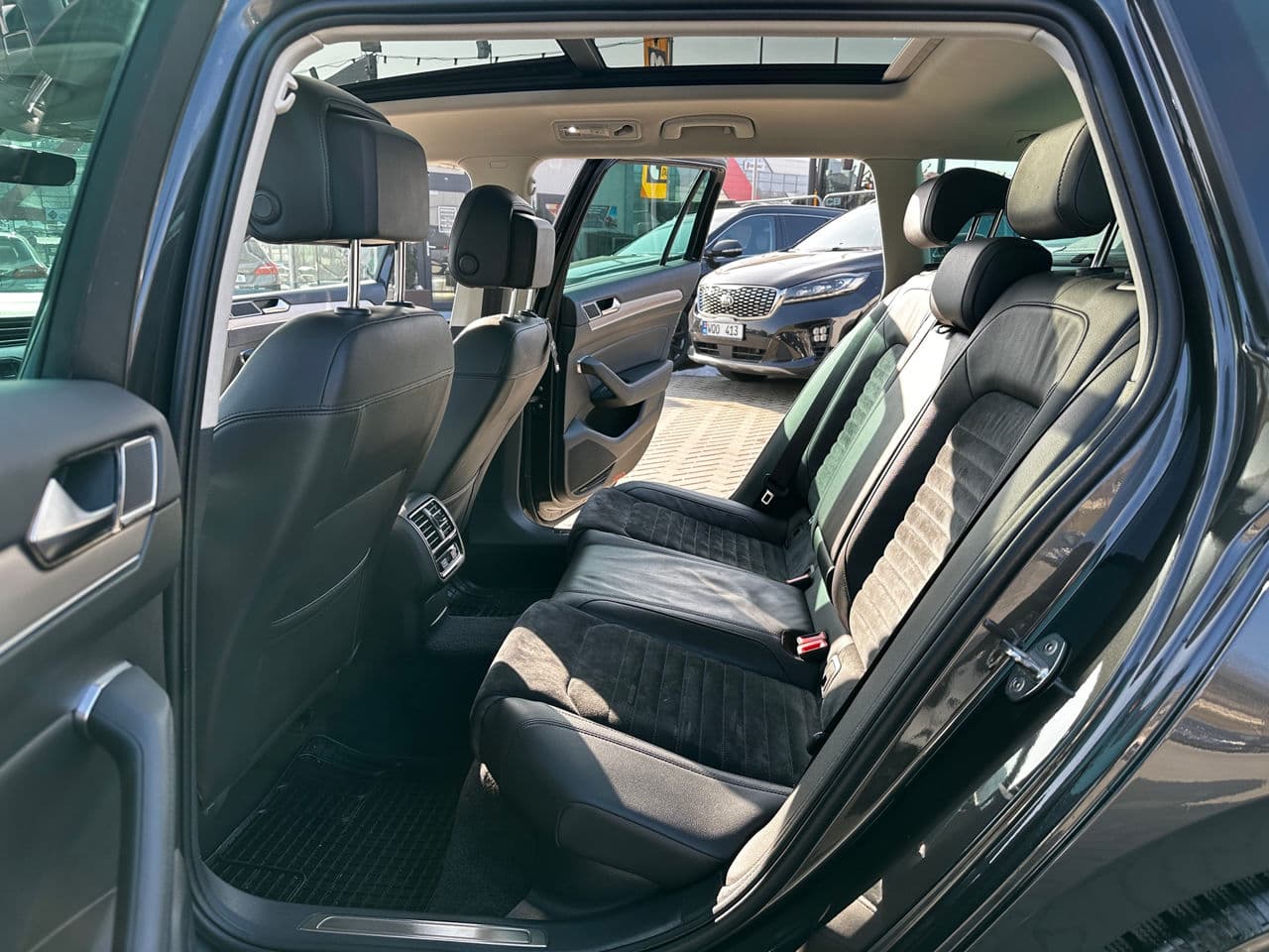 2017 Volkswagen Passat — Miniatură 12