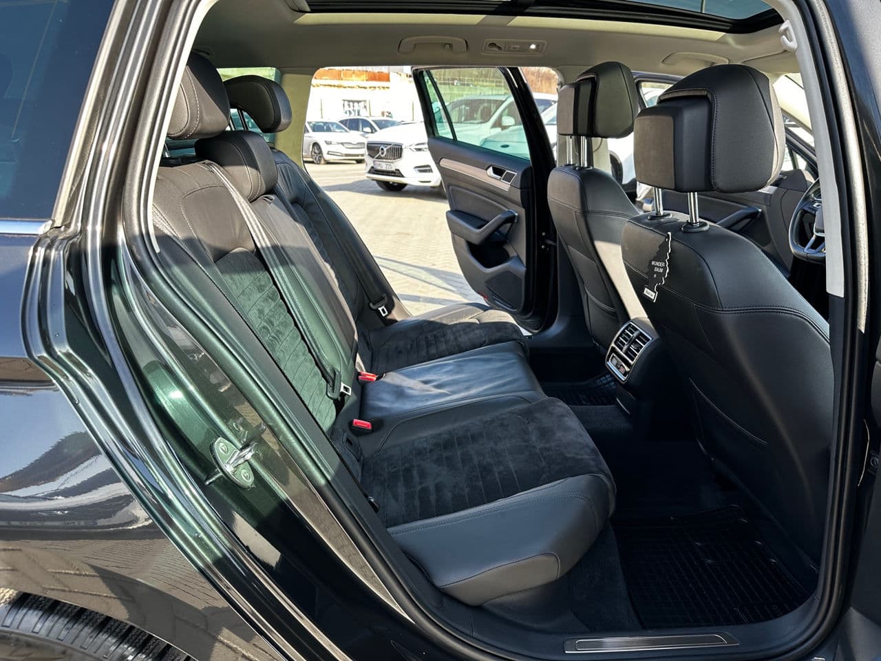 2017 Volkswagen Passat — Miniatură 14