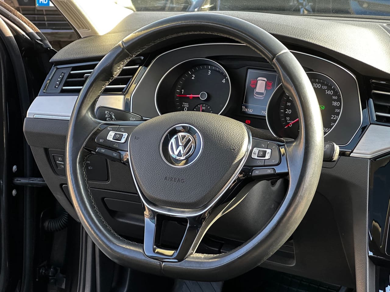 2017 Volkswagen Passat — Miniatură 7