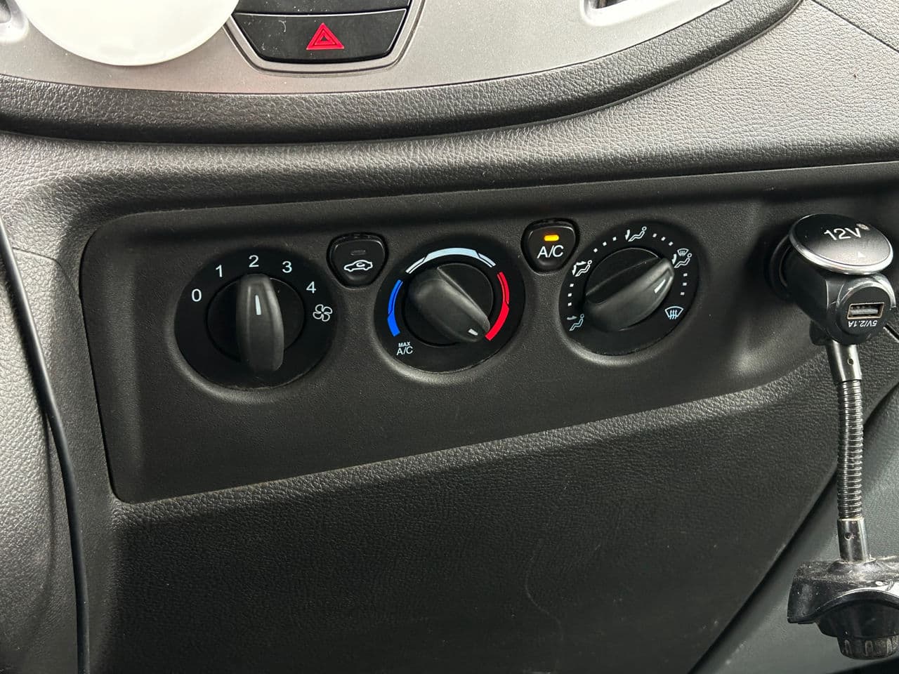 2015 Ford Transit — Miniatură 13
