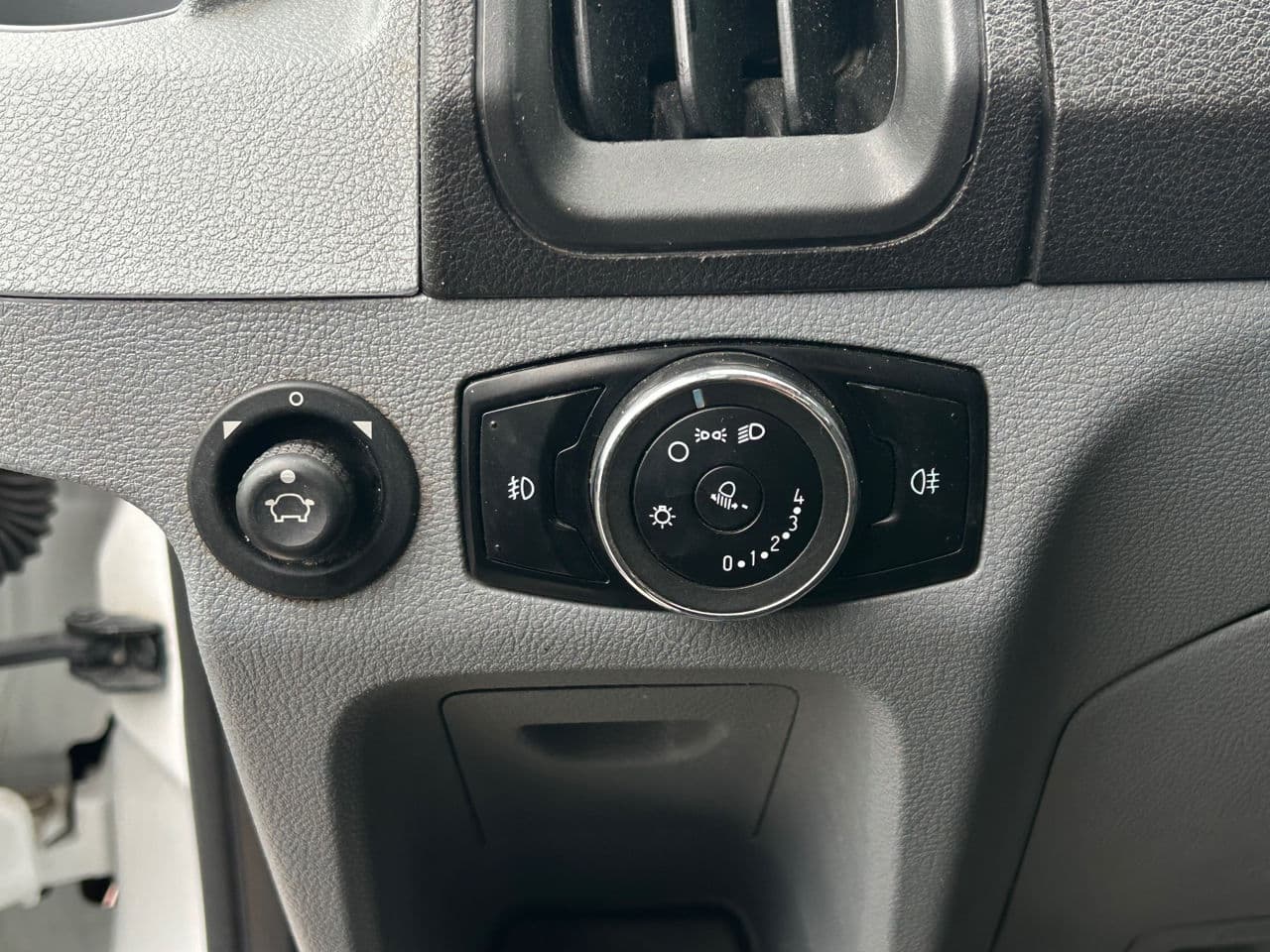 2015 Ford Transit — Miniatură 7
