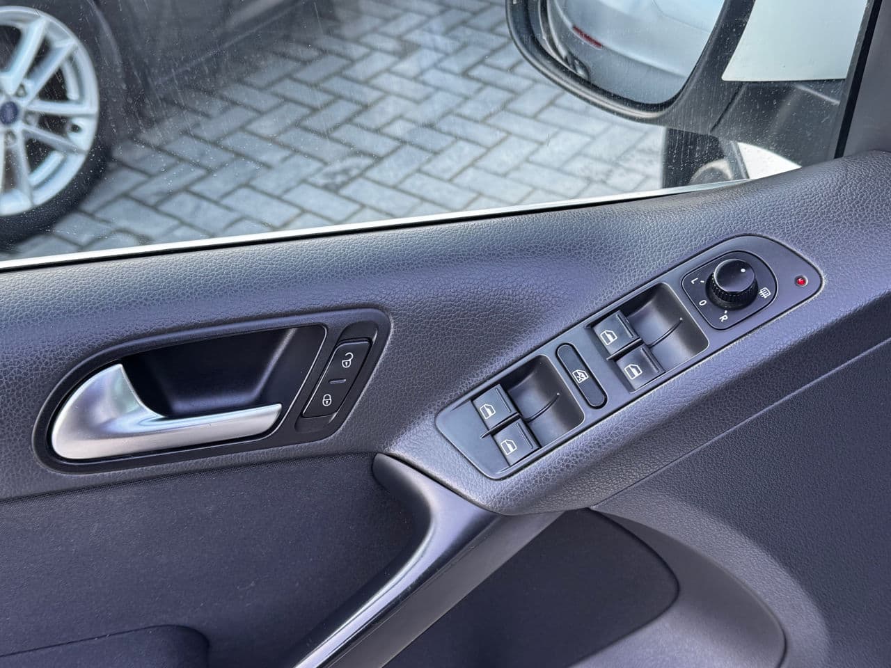 2009 Volkswagen Tiguan — Miniatură 14
