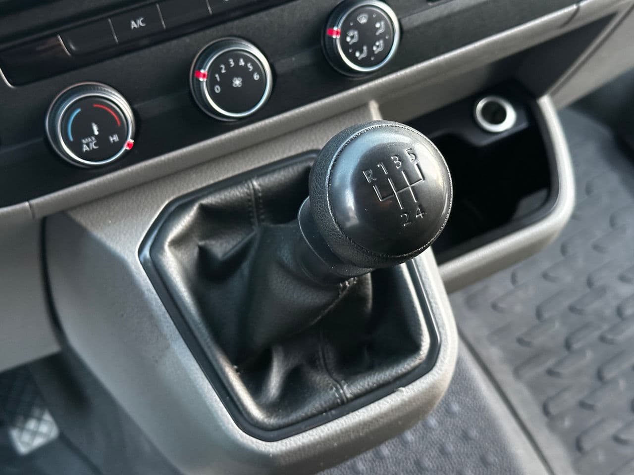 2020 Volkswagen Transporter — Miniatură 12