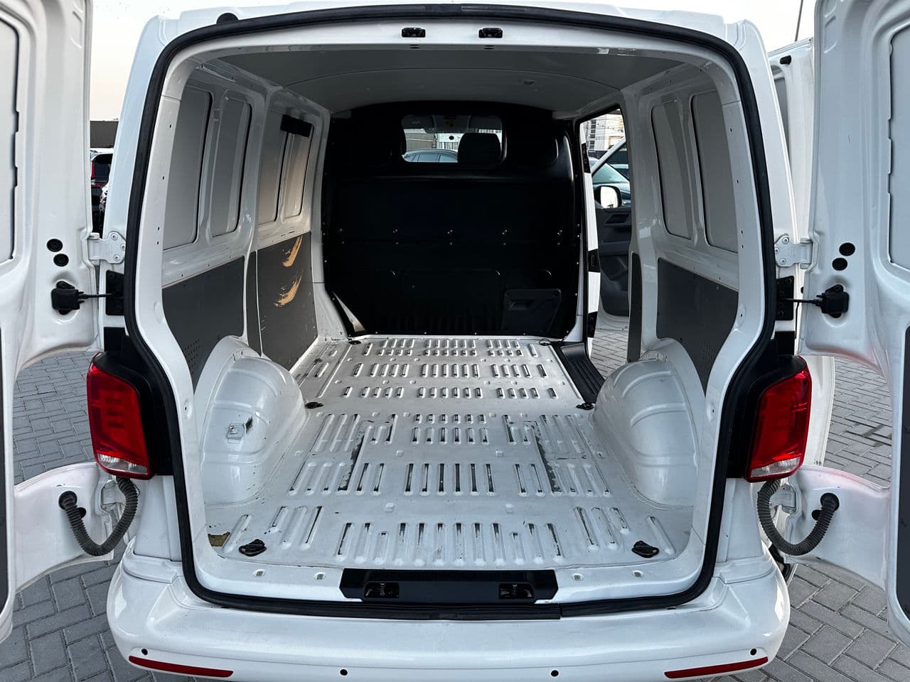 2020 Volkswagen Transporter — Miniatură 17