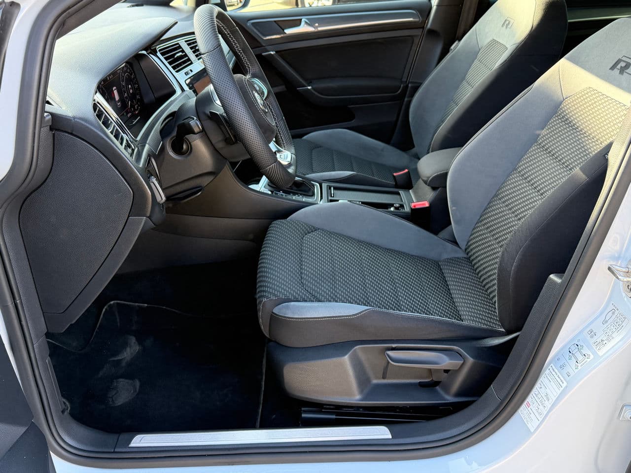 Volkswagen Golf 2018 — Миниатюра 9