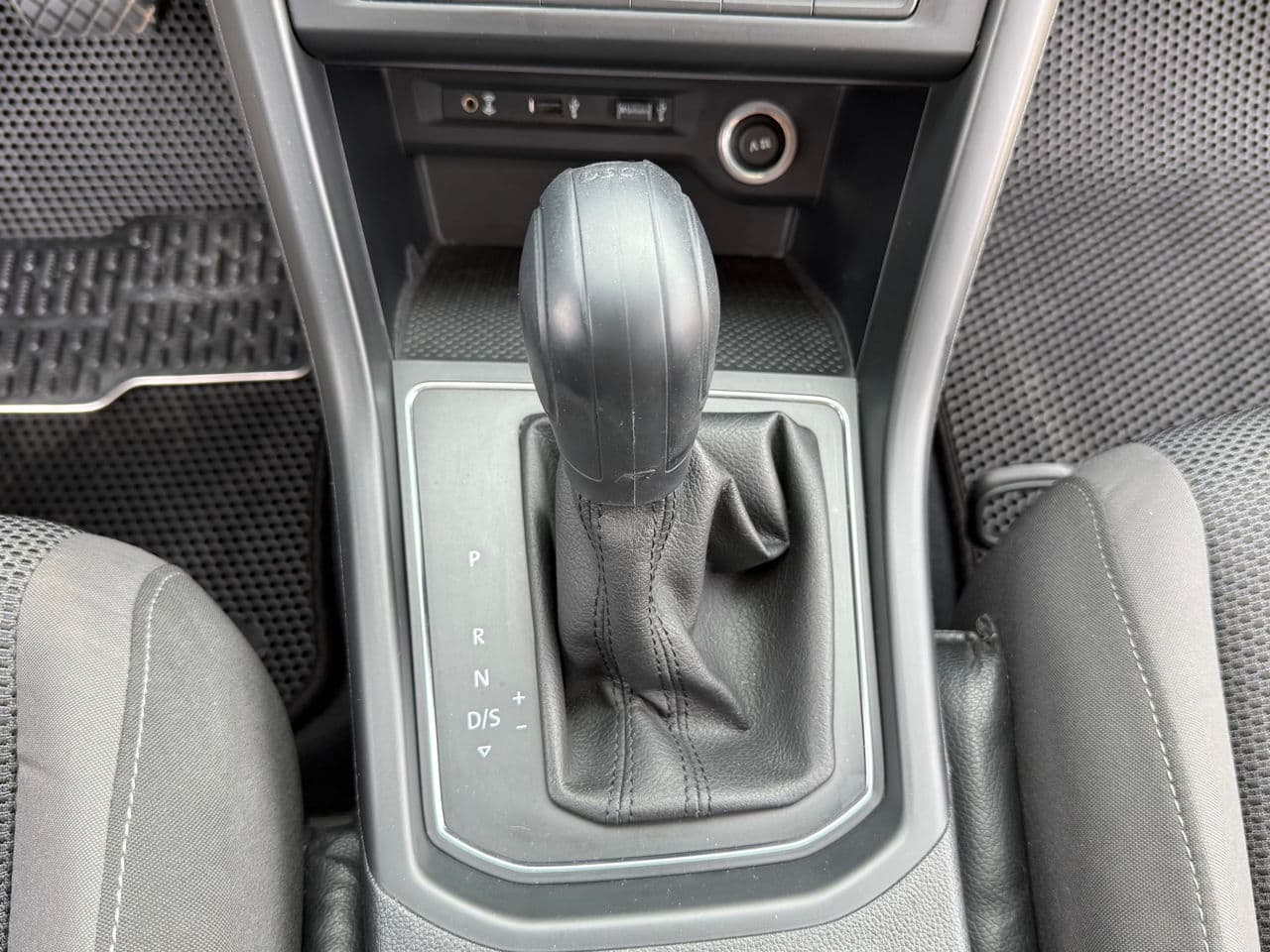 2017 Volkswagen Touran — Miniatură 12