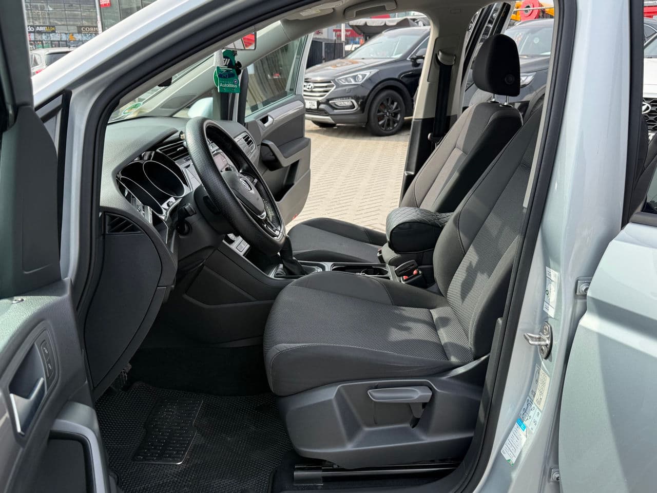 2017 Volkswagen Touran — Miniatură 5