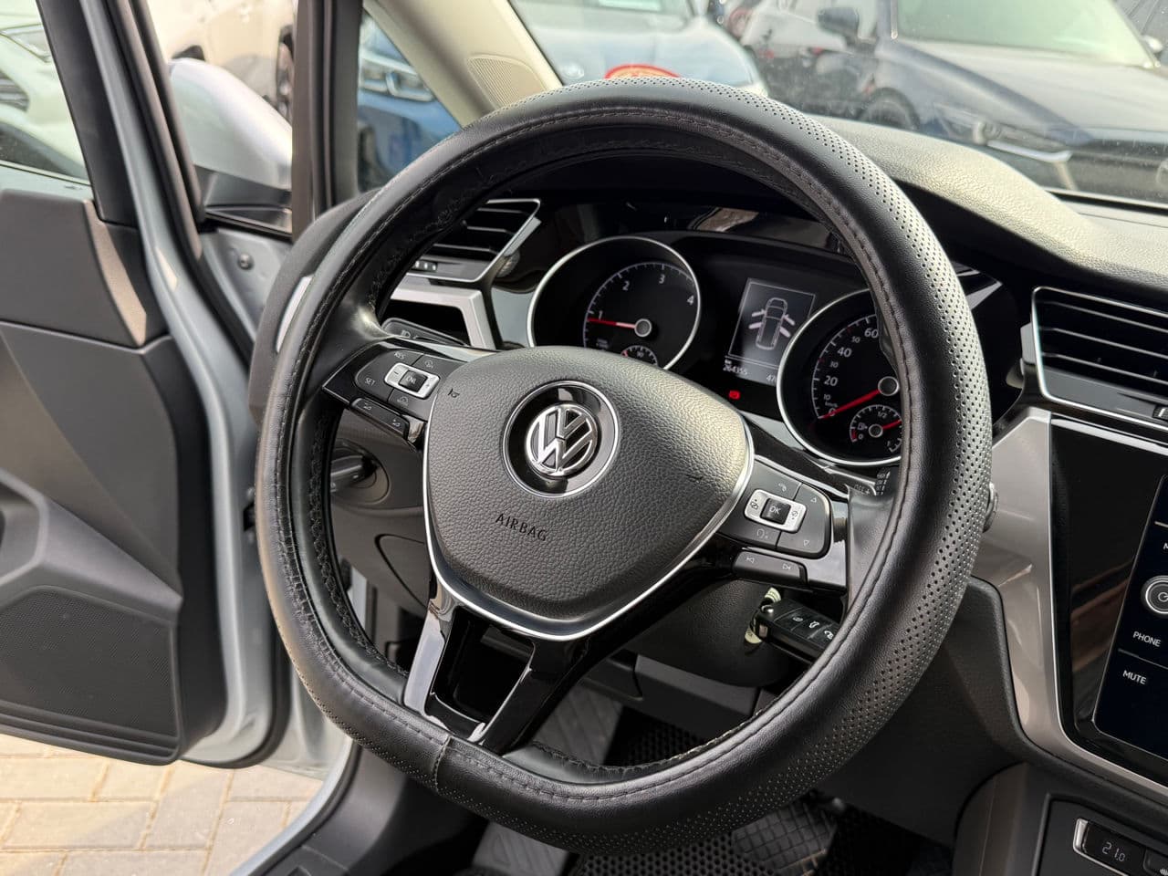 2017 Volkswagen Touran — Miniatură 7