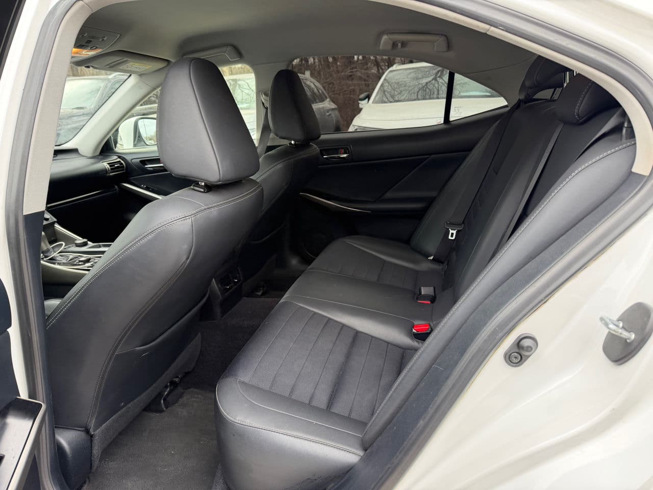 Lexus IS 300h 2014 — Миниатюра 16