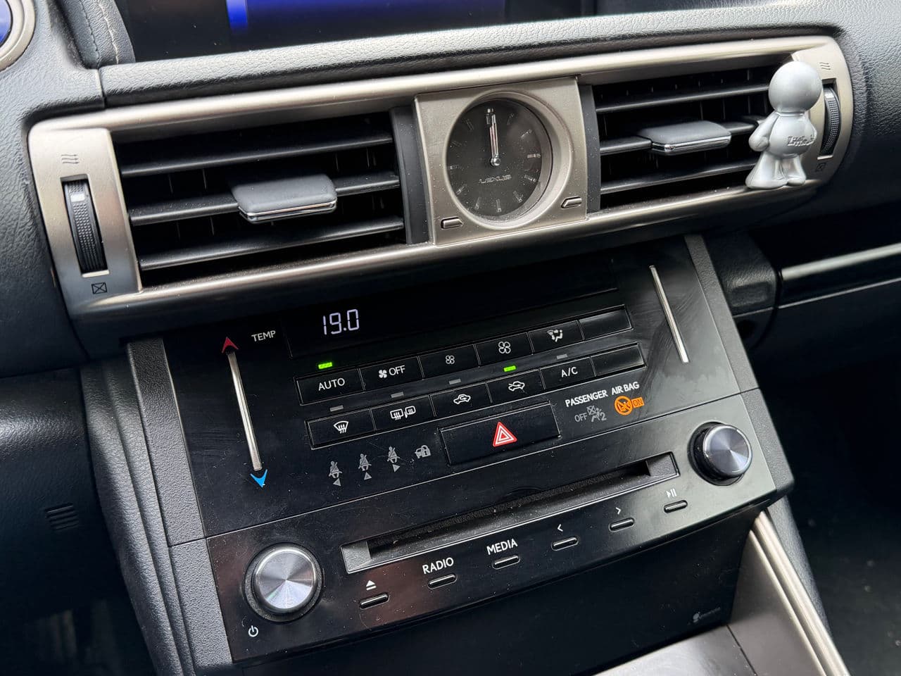 Lexus IS 300h 2014 — Миниатюра 12