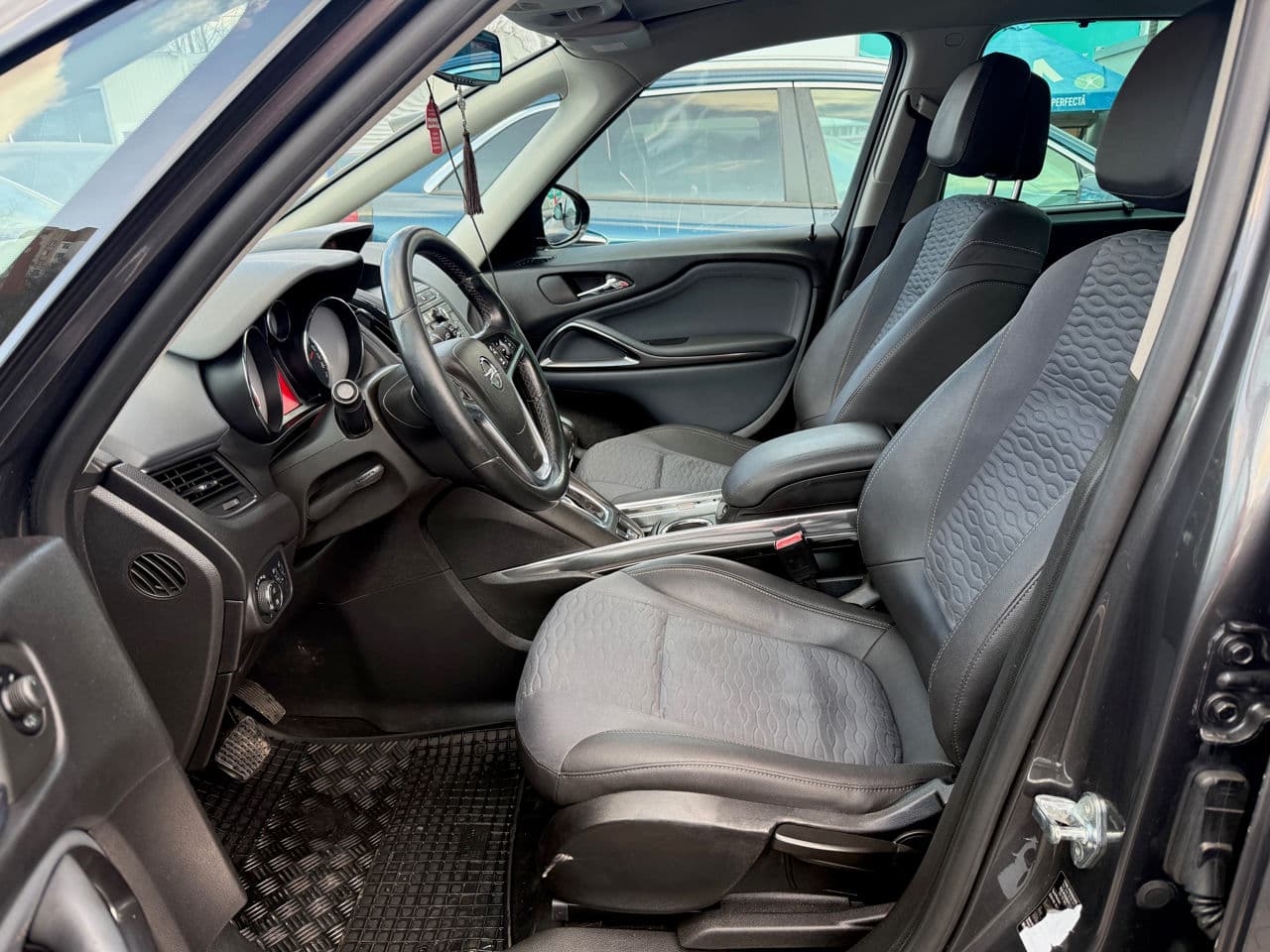 Opel Zafira 2012 — Миниатюра 6