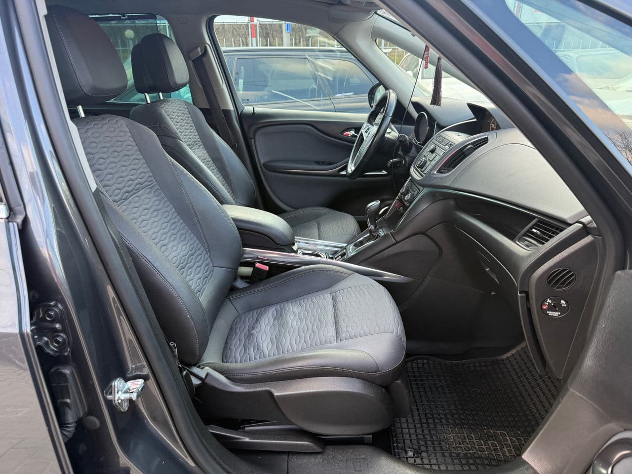 Opel Zafira 2012 — Миниатюра 5