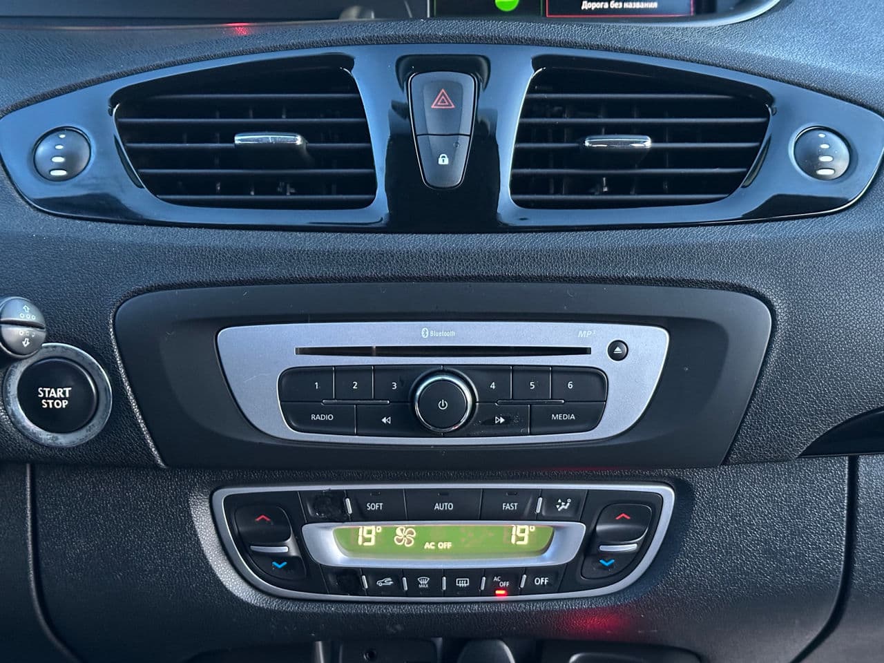 2015 Renault Grand Scenic — Miniatură 10