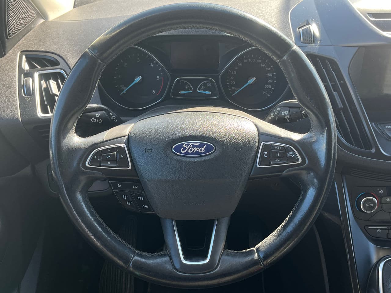 2017 Ford Kuga — Miniatură 9