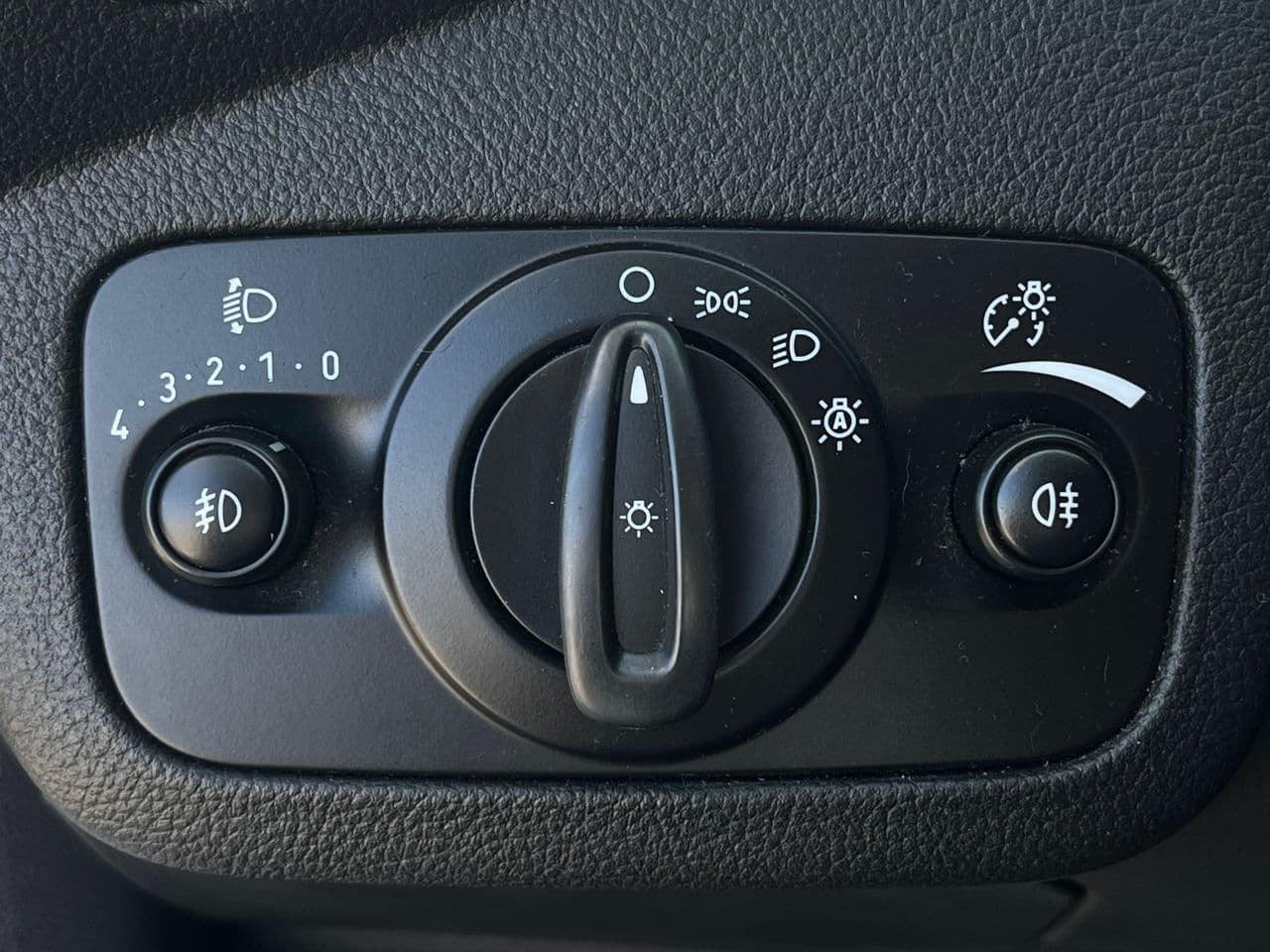 2017 Ford Kuga — Miniatură 8