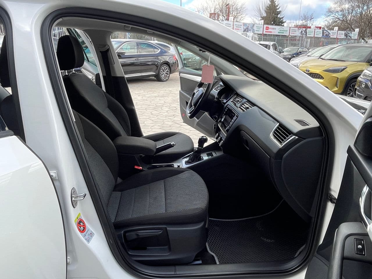 2013 Skoda Octavia — Miniatură 17