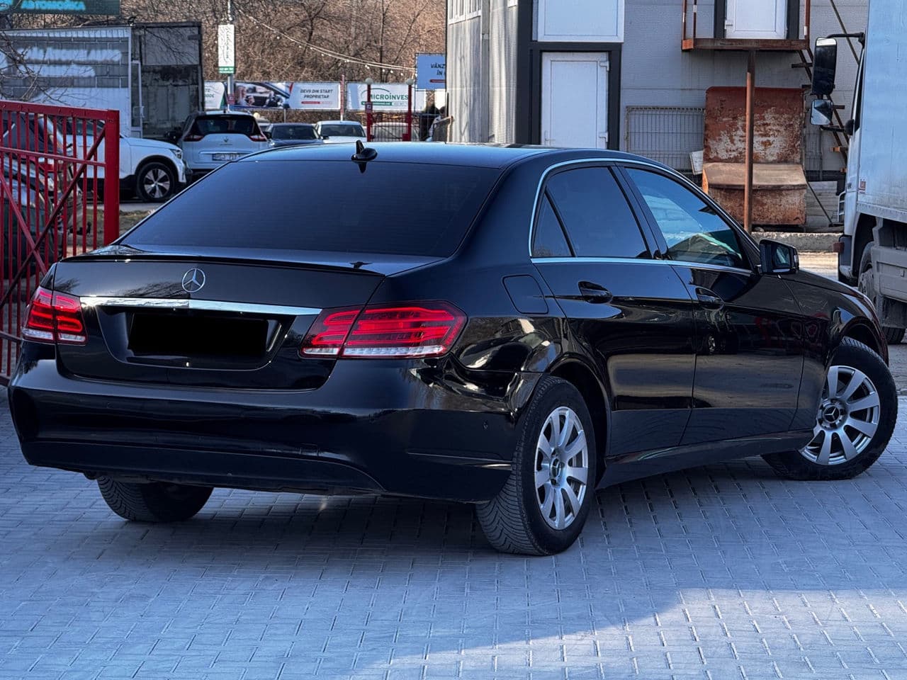 2015 Mercedes E 220 — Miniatură 4