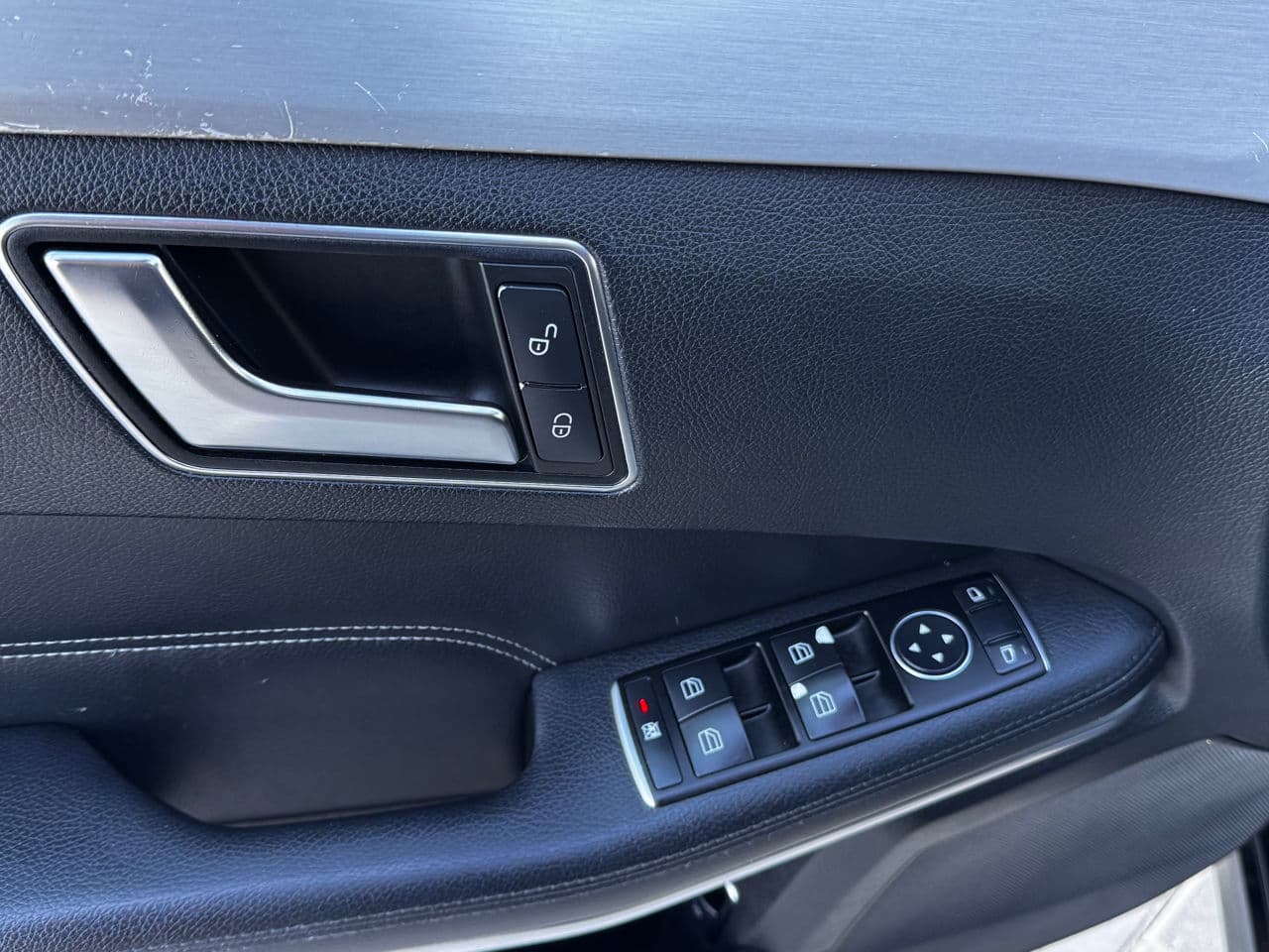 2015 Mercedes E 220 — Miniatură 17