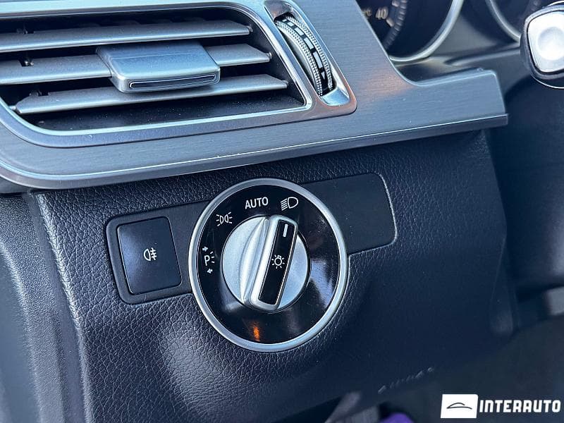 2015 Mercedes E 220 — Miniatură 16