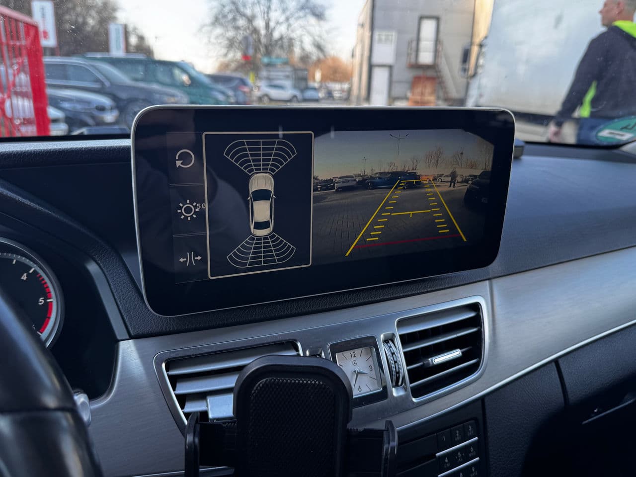 2015 Mercedes E 220 — Miniatură 13