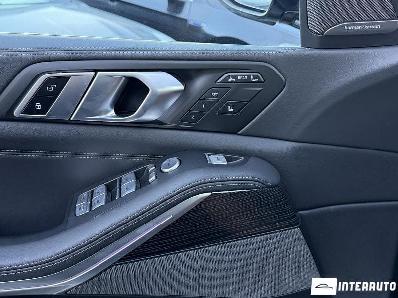 BMW X7 4.0i 2024 — Миниатюра 7