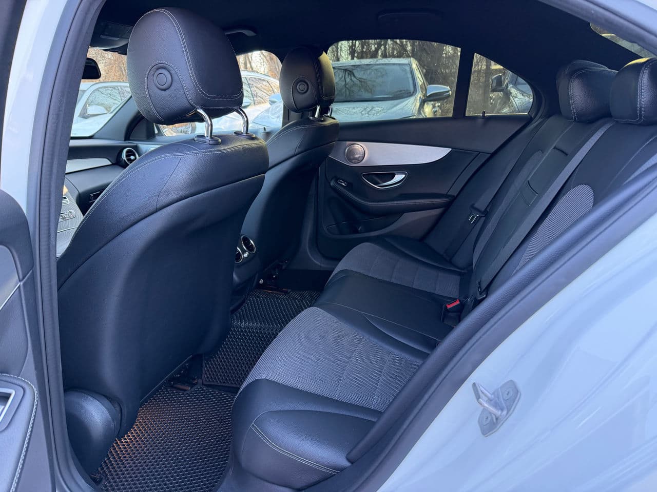 2016 Mercedes C 350e — Miniatură 17