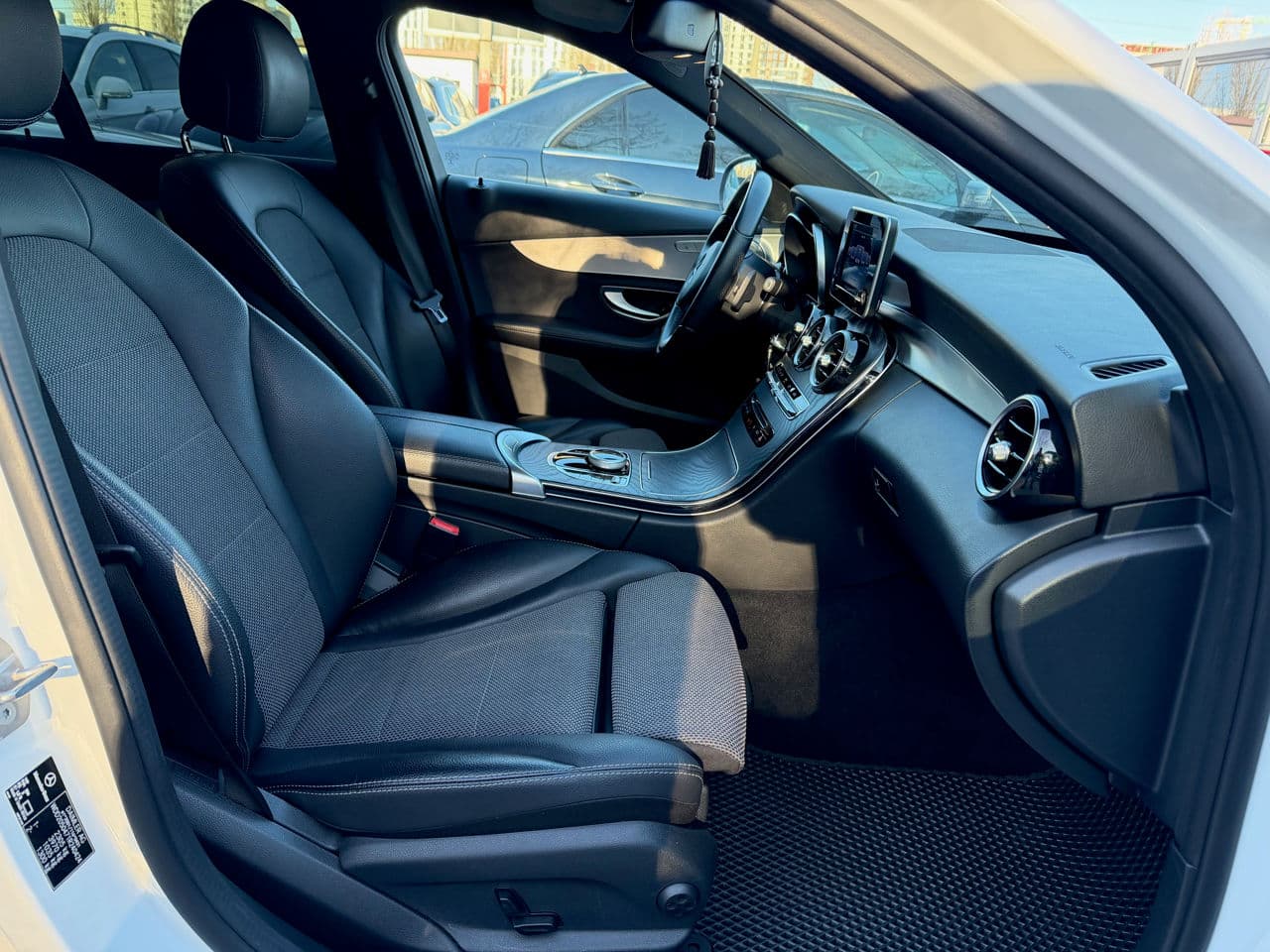 2016 Mercedes C 350e — Miniatură 15