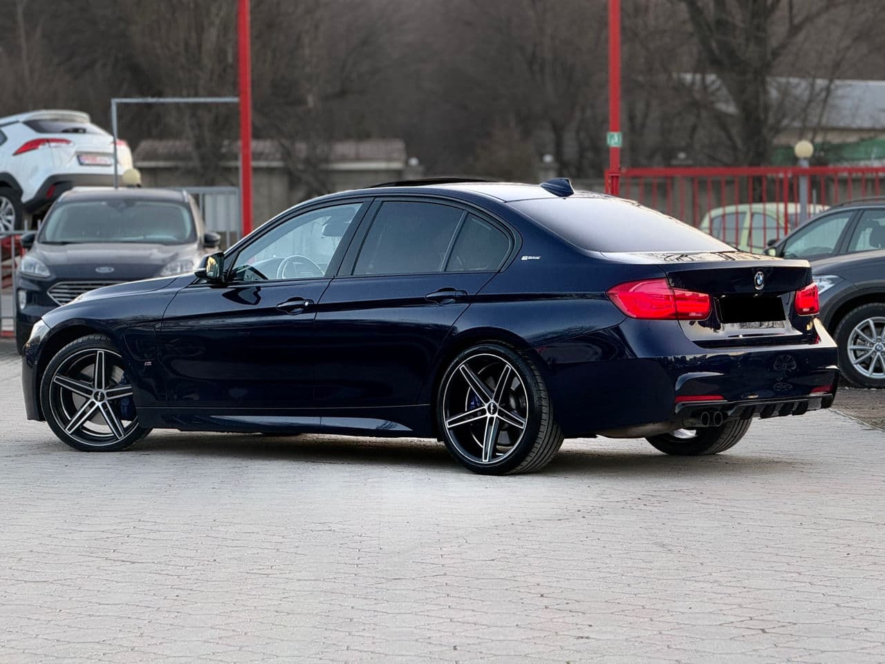 BMW 330E 2016 — Миниатюра 3