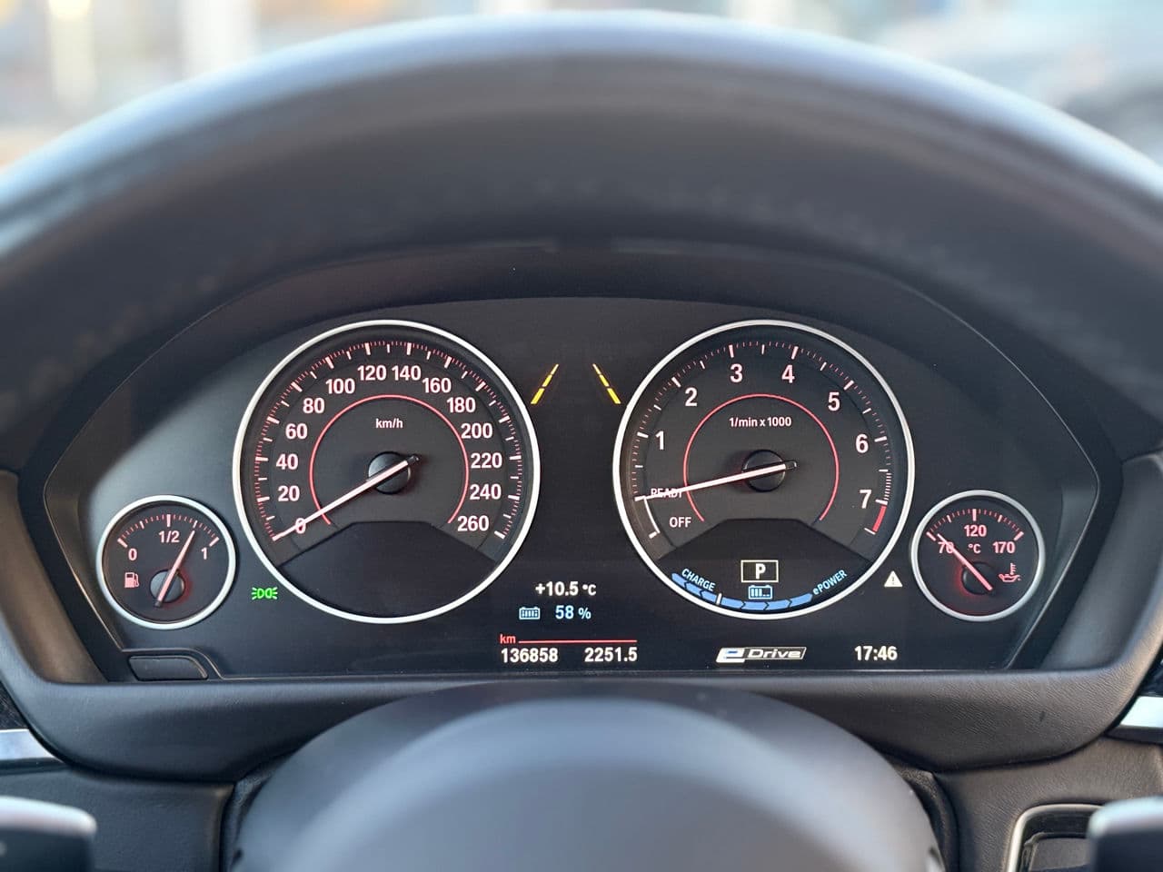 BMW 330E 2016 — Миниатюра 13