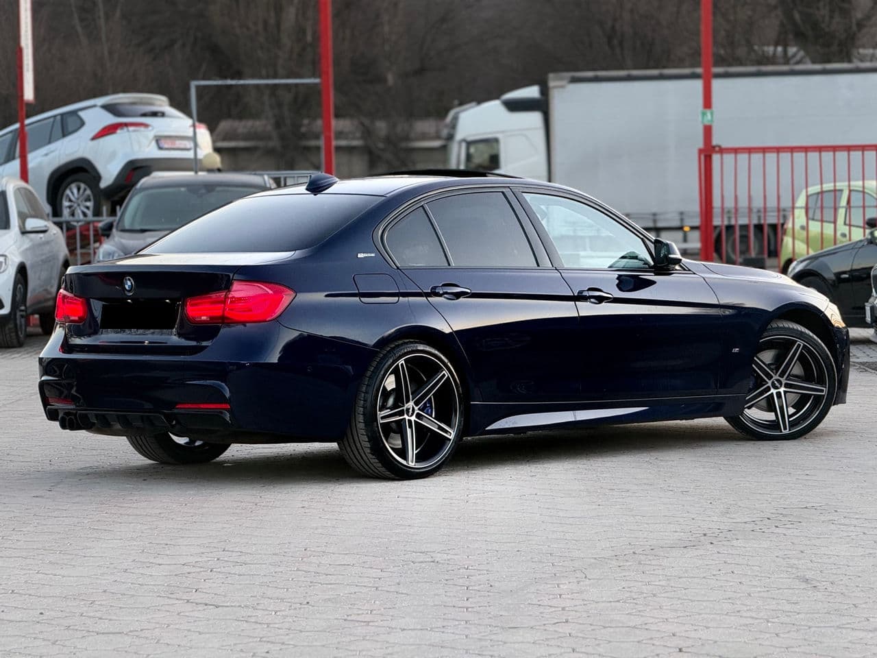 BMW 330E 2016 — Миниатюра 2