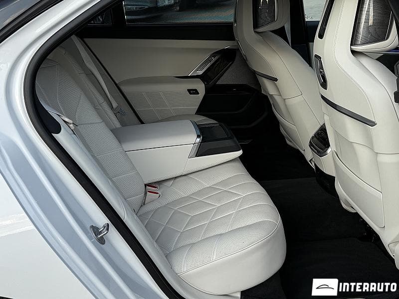2024 BMW 750e XDrive — Miniatură 21