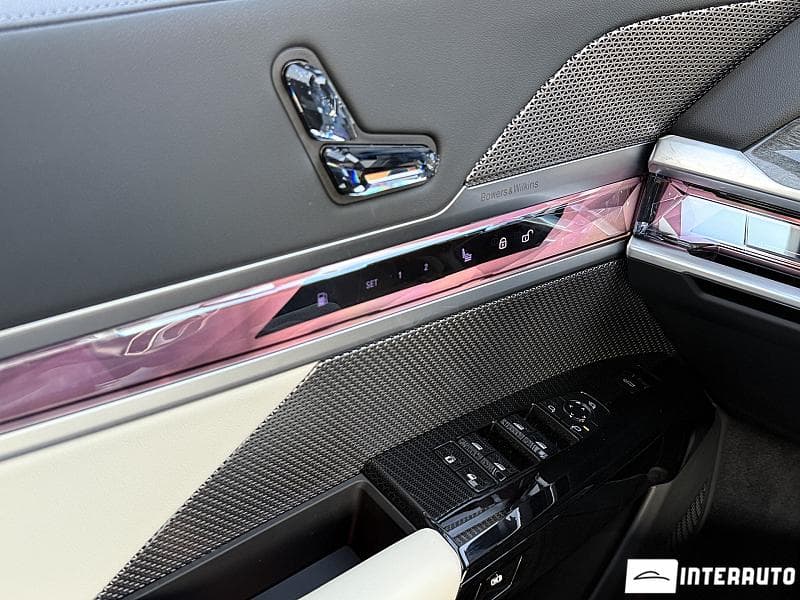 2024 BMW 750e XDrive — Miniatură 18