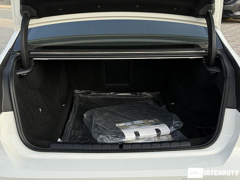 2024 BMW 750e XDrive — Miniatură 27