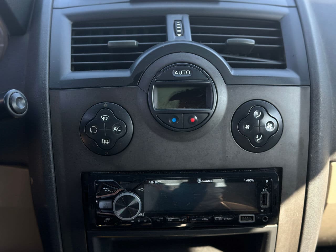2006 Renault Megane — Miniatură 11