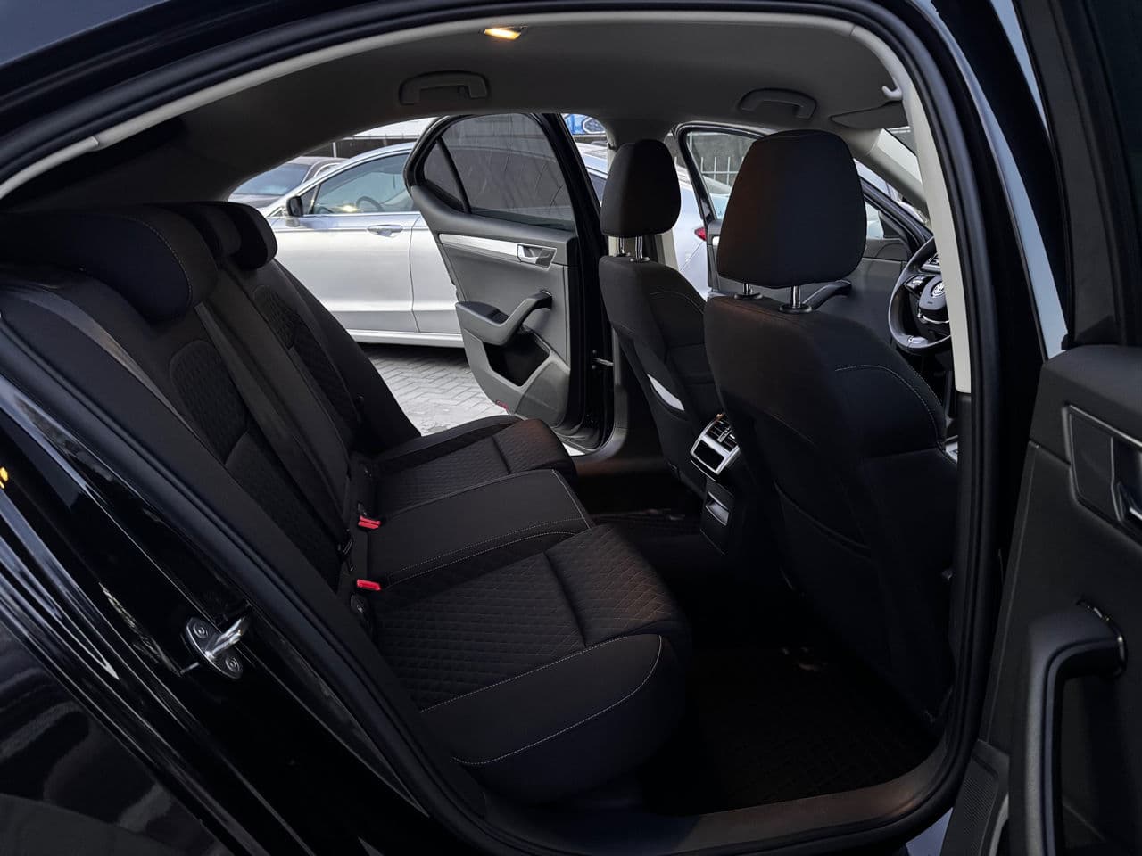 2020 Skoda Superb — Miniatură 17