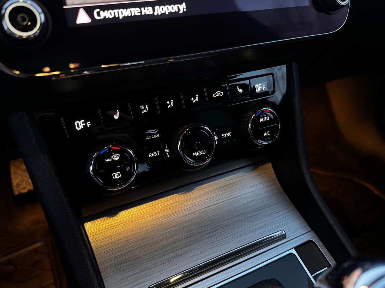 2020 Skoda Superb — Miniatură 11