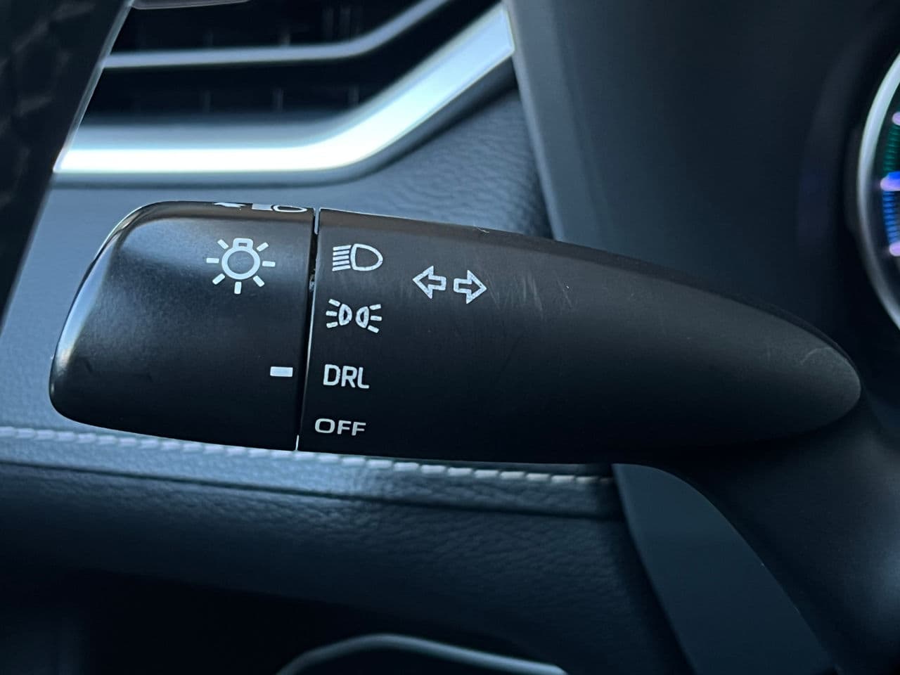 Toyota Rav-4 2019 — Миниатюра 11