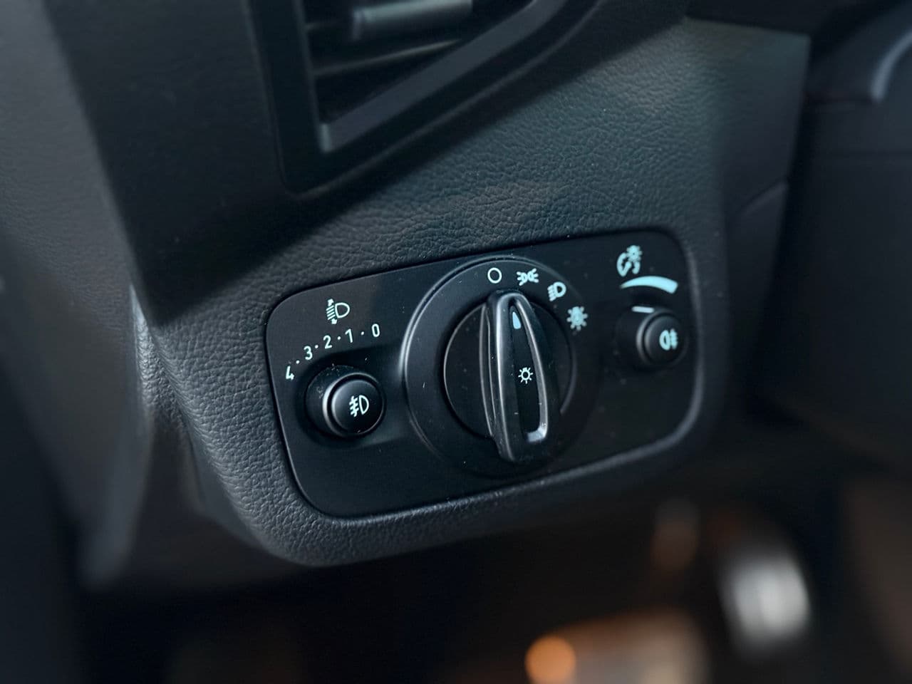 2017 Ford Kuga — Miniatură 9