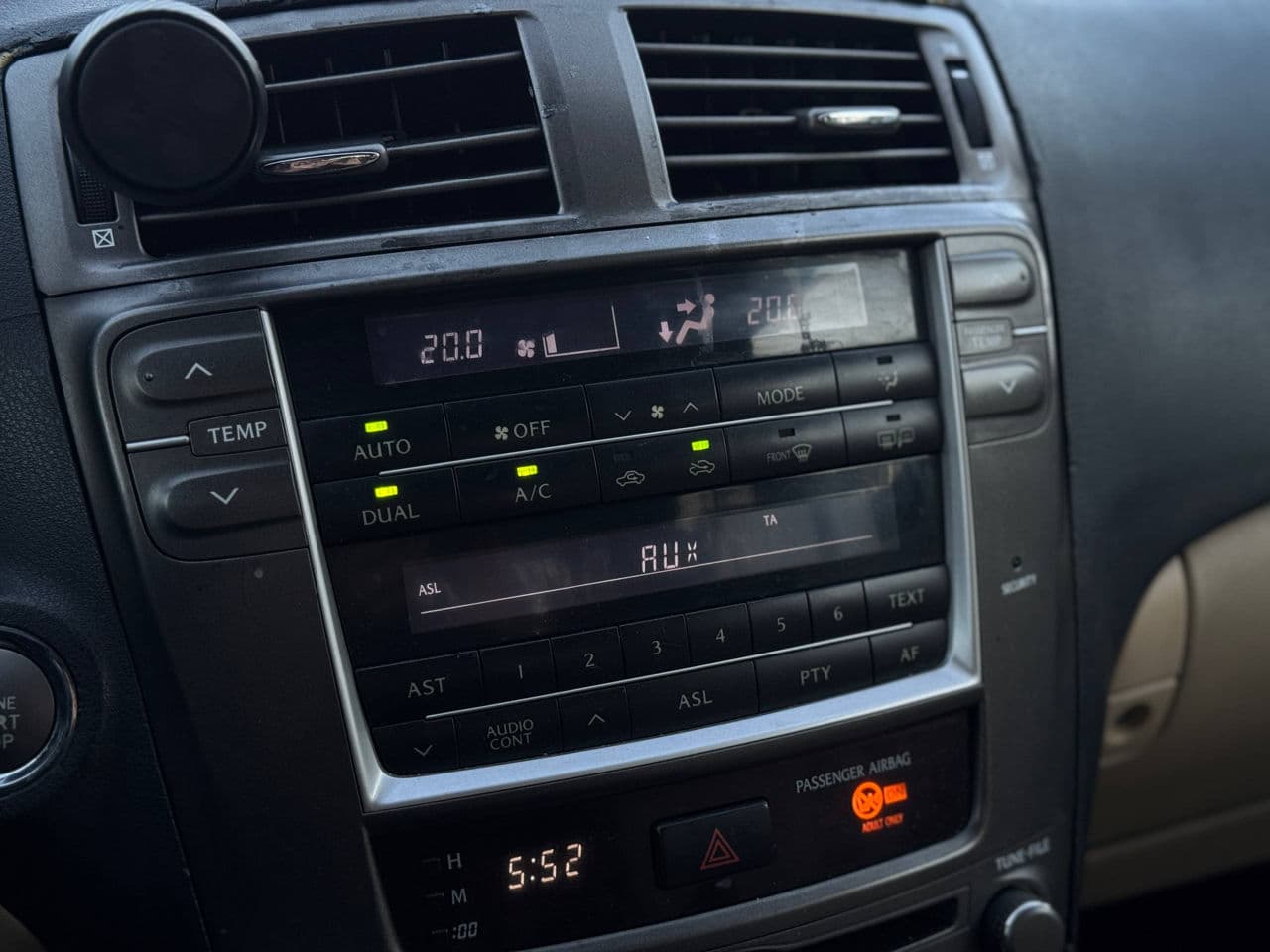 2007 Lexus IS 220d — Miniatură 9
